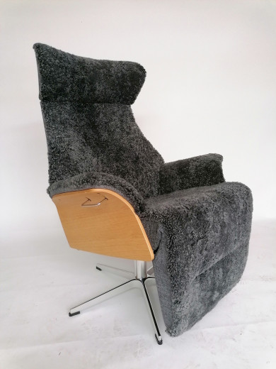 AIR XL Sessel m. Fußstütze, EI-Hell / Schaffell Charcoal