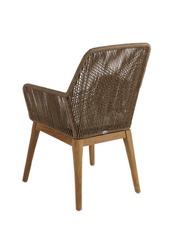 Der mit Polyrattan dekorativ geflochtene Sesselrücken sieht nicht nur gut aus, er verleiht dem Sessel auch einen besonderen Sitzkomfort.