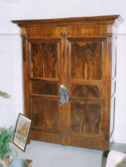 Nussbaumschrank Frankreich um 1790